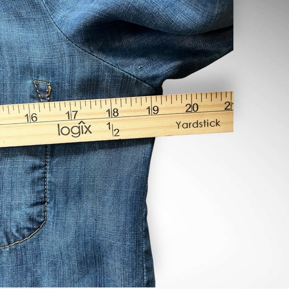 BELLA DAHL Women's Shirt Tail Button Down Chambray Denim Shirt Size Small | EUC - Picture 7 of 8